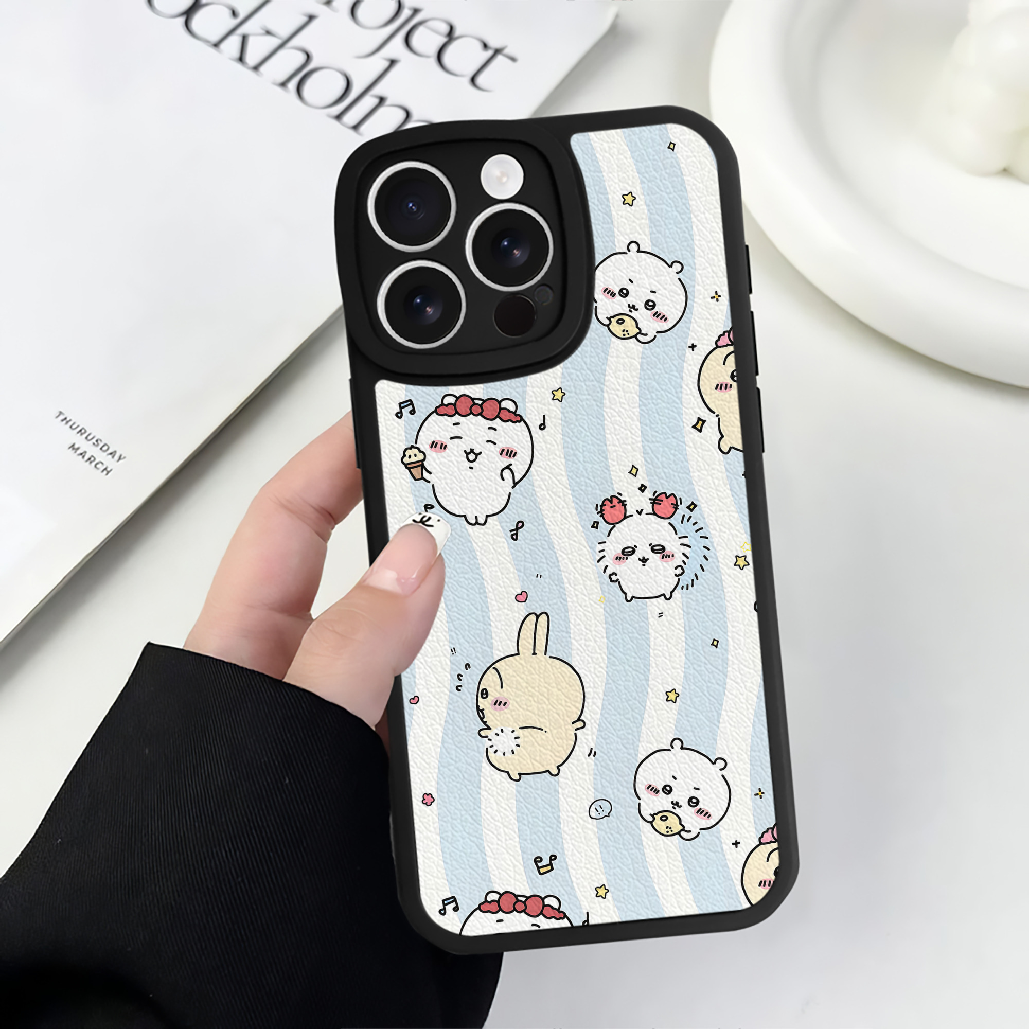 （画像用） ちいかわ Chii-kawa 【iPhone 16シリーズ対応】シリコンスマホケース（レザー調） 材質：シリコン